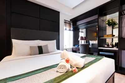 Habitación Doble o con 2 camas Deluxe con vistas a la ciudad — Hanoi Center Silk Charming Hotel & Travel